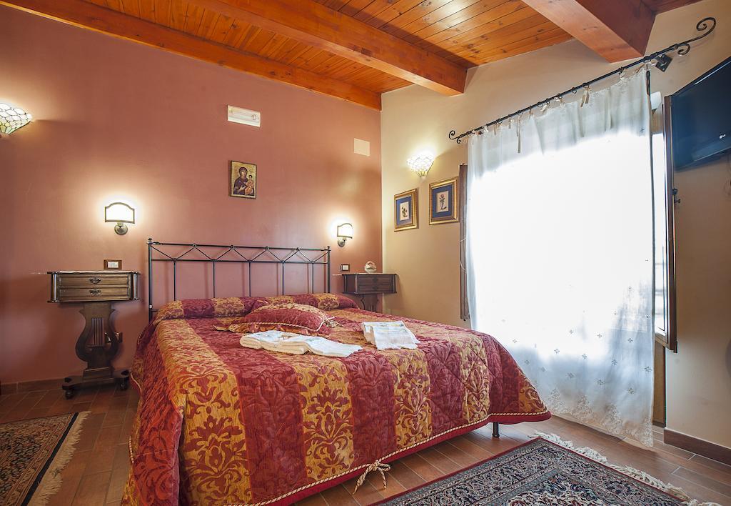 B&B La Ginestra Civita Room photo